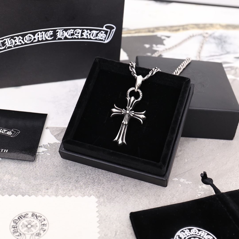 Ch**me He**ts necklaces